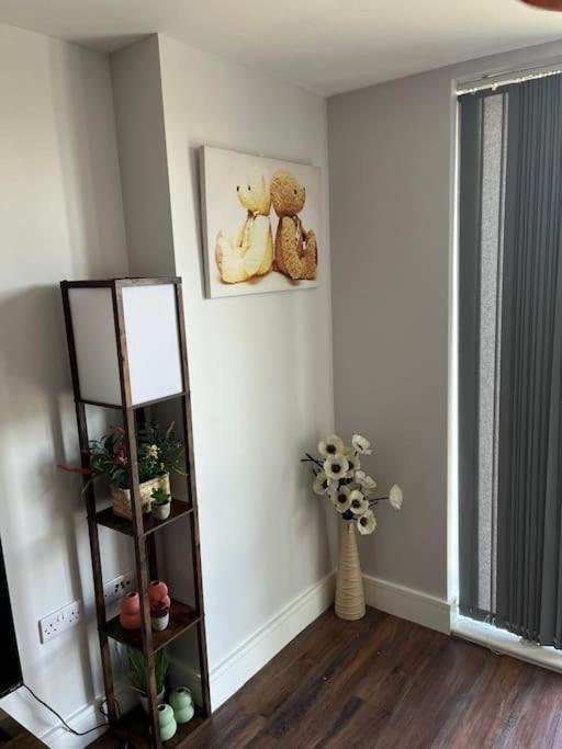 Apartamento Peaceful 2Br Hideout With Instant Self Check-In At Kelham Island Retreat Sheffield Exterior foto